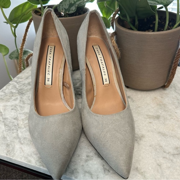 Are - Grey Heels - Picture 1 of 6